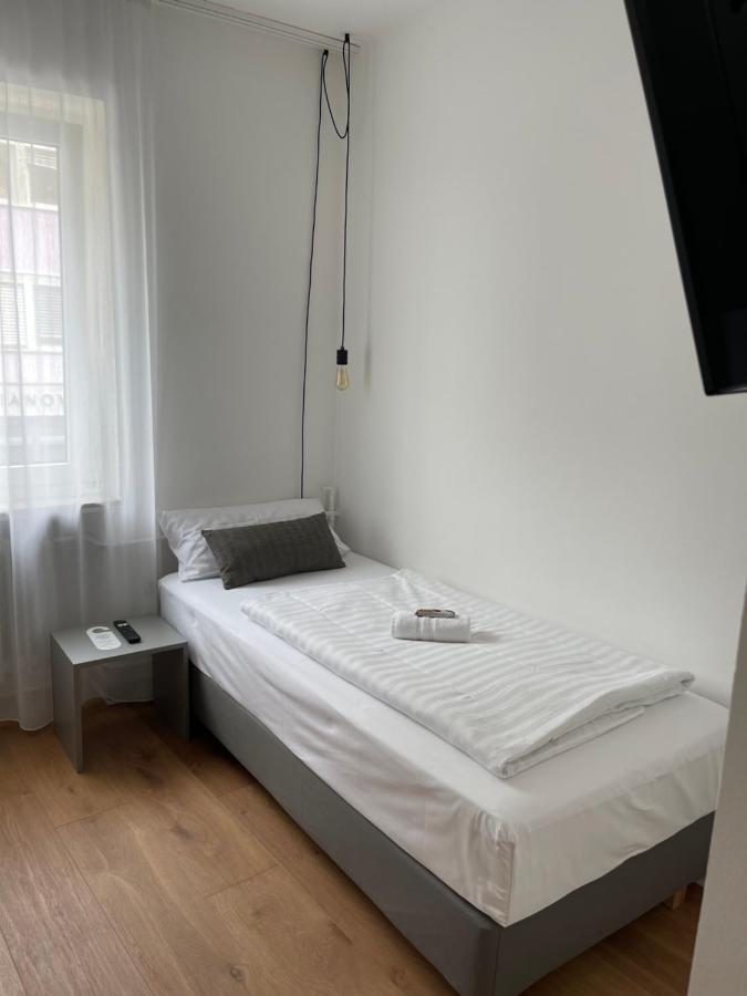 Max Hotel Duesseldorf Self-Check-In Eksteriør bilde